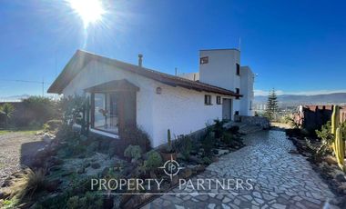 En Arriendo Gran Casa en La Herradura con Vista al Mar