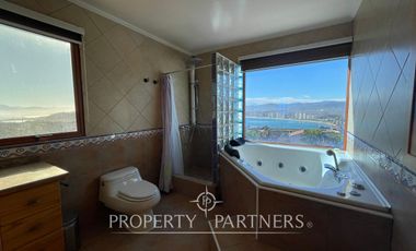 En Arriendo Gran Casa en La Herradura con Vista al Mar