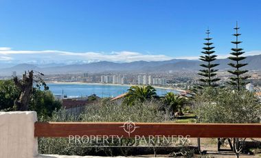 En Arriendo Gran Casa en La Herradura con Vista al Mar
