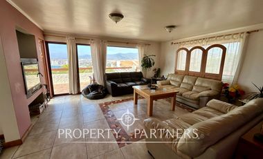 En Arriendo Gran Casa en La Herradura con Vista al Mar