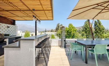 Comodo departamento vistas despejadas con azotea habilitada con quincho, La Dehesa Central