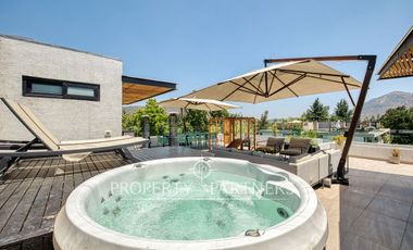 Comodo departamento vistas despejadas con azotea habilitada con quincho, La Dehesa Central