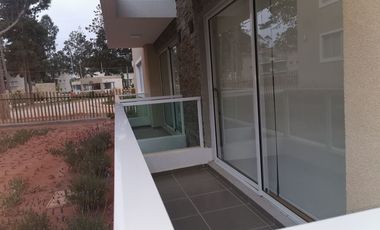 Amplio departamento en arriendo por año corrido