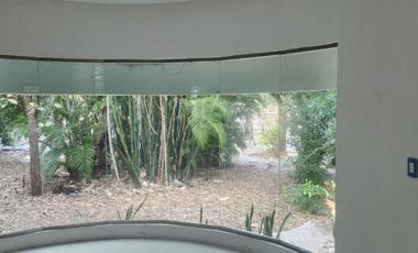 Residencia Exclusiva con Amplio Terreno en el Centro Histórico de Campeche – Barrio de San Francisco