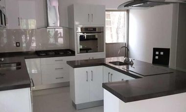 Residencia Exclusiva con Amplio Terreno en el Centro Histórico de Campeche – Barrio de San Francisco