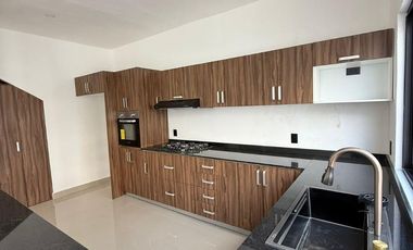 LINDA CASA DE ENTREGA INMEDIATA EN RESIDENCIAL ARBOLADA


L