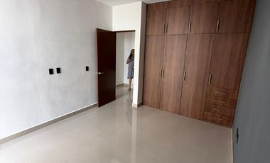 LINDA CASA DE ENTREGA INMEDIATA EN RESIDENCIAL ARBOLADA


L