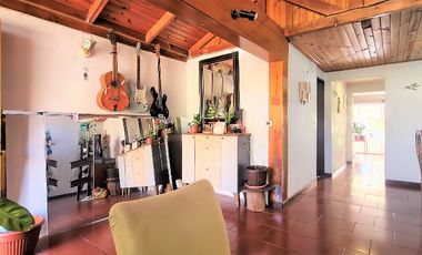 Venta de casa de 3 dormitorios en Los Andes, Villa La Gloria, 85 M$.