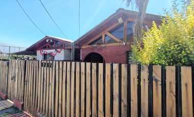 Venta de casa de 3 dormitorios en Los Andes, Villa La Gloria, 85 M$.