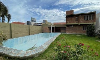 Oportunidad Sobre Nuñez (Ideal Comercio) - 5 Dorm - 2 Plantas - 400Mts2 Cubiertos