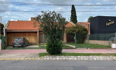 Oportunidad Sobre Nuñez (Ideal Comercio) - 5 Dorm - 2 Plantas - 400Mts2 Cubiertos