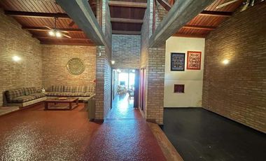 Oportunidad Sobre Nuñez (Ideal Comercio) - 5 Dorm - 2 Plantas - 400Mts2 Cubiertos