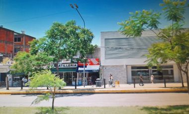 Local en zona comercial. 390m2.