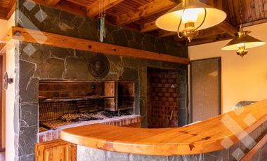 VENTA CASA 8 AMBIENTES   CASA DE HUÉSPEDES Y QUINCHO,  ALLEN-RÍO NEGRO
