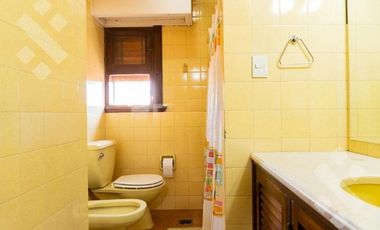 VENTA CASA 8 AMBIENTES   CASA DE HUÉSPEDES Y QUINCHO,  ALLEN-RÍO NEGRO