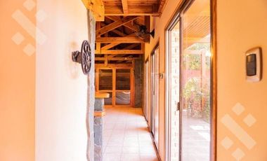 VENTA CASA 8 AMBIENTES   CASA DE HUÉSPEDES Y QUINCHO,  ALLEN-RÍO NEGRO