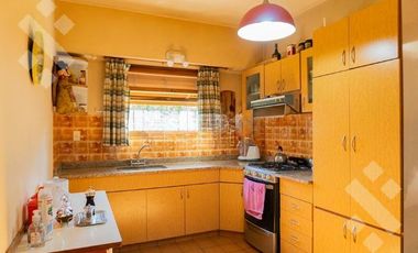 VENTA CASA 8 AMBIENTES   CASA DE HUÉSPEDES Y QUINCHO,  ALLEN-RÍO NEGRO