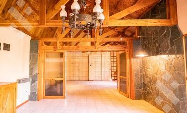 VENTA CASA 8 AMBIENTES   CASA DE HUÉSPEDES Y QUINCHO,  ALLEN-RÍO NEGRO