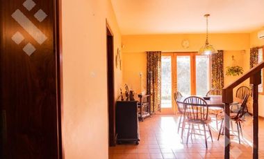 VENTA CASA 8 AMBIENTES   CASA DE HUÉSPEDES Y QUINCHO,  ALLEN-RÍO NEGRO