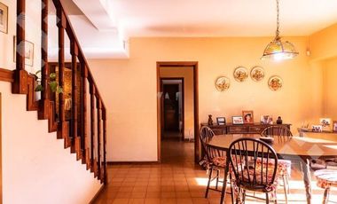 VENTA CASA 8 AMBIENTES   CASA DE HUÉSPEDES Y QUINCHO,  ALLEN-RÍO NEGRO