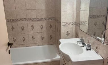 Departamento dos ambientes cochera guardacoche en alquiler en Wilde