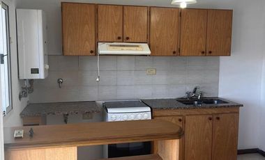 Departamento dos ambientes cochera guardacoche en alquiler en Wilde