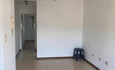 Departamento dos ambientes cochera guardacoche en alquiler en Wilde