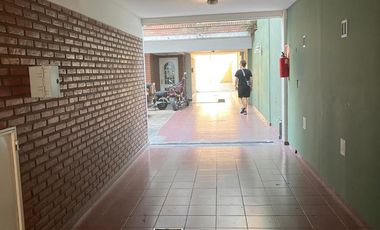 Departamento dos ambientes cochera guardacoche en alquiler en Wilde