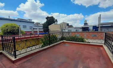 Casa 6 Ambientes - Cochera Doble - Parque Parrilla - Excelente Estado