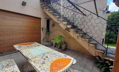 Casa 6 Ambientes - Cochera Doble - Parque Parrilla - Excelente Estado