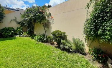 Casa 6 Ambientes - Cochera Doble - Parque Parrilla - Excelente Estado