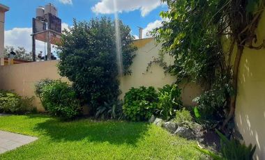 Casa 6 Ambientes - Cochera Doble - Parque Parrilla - Excelente Estado