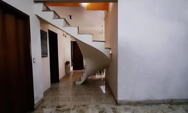 Casa 6 Ambientes - Cochera Doble - Parque Parrilla - Excelente Estado