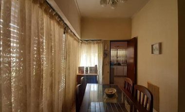 Casa 6 Ambientes - Cochera Doble - Parque Parrilla - Excelente Estado