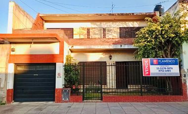 Casa 6 Ambientes - Cochera Doble - Parque Parrilla - Excelente Estado