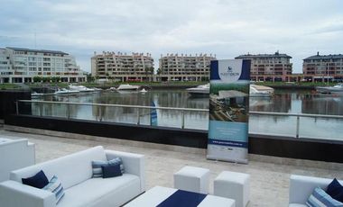 TIGRE - CAMA NÁUTICA DE 21 PIES - EXCELENTE UBICACIÓN!!