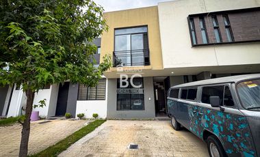 Casa en Renta en Tlajomulco | 3 Recámaras, Alberca y Roof Garden