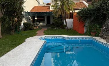 GRAN CASA EN EL CORAZON DEL PARQUE