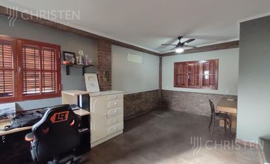 Gran casa en venta a metros de Av. Lujan y Av. 7 de Marzo