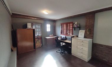 Gran casa en venta a metros de Av. Lujan y Av. 7 de Marzo