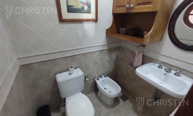 Gran casa en venta a metros de Av. Lujan y Av. 7 de Marzo