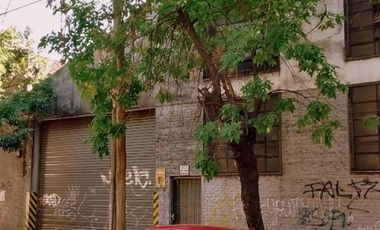 MUY BUENA PLANTA INDUSTRIAL A 2 CALLES