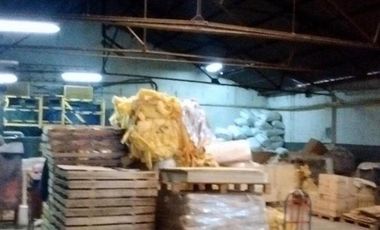 MUY BUENA PLANTA INDUSTRIAL A 2 CALLES