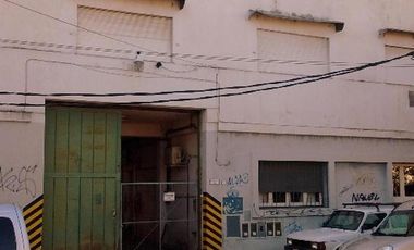 MUY BUENA PLANTA INDUSTRIAL A 2 CALLES