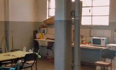 MUY BUENA PLANTA INDUSTRIAL A 2 CALLES