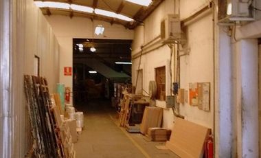 MUY BUENA PLANTA INDUSTRIAL A 2 CALLES