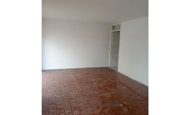 AMPLIO LOCAL EN ARRIENDO CABECERA