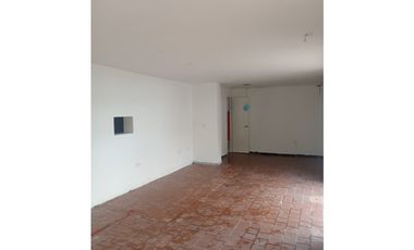 AMPLIO LOCAL EN ARRIENDO CABECERA
