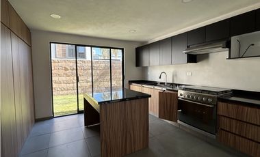 RENTA DE CASA NUEVA ZONA CALZADA ZARAGOZA Y LOS FUERTES