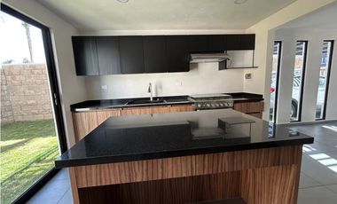 RENTA DE CASA NUEVA ZONA CALZADA ZARAGOZA Y LOS FUERTES